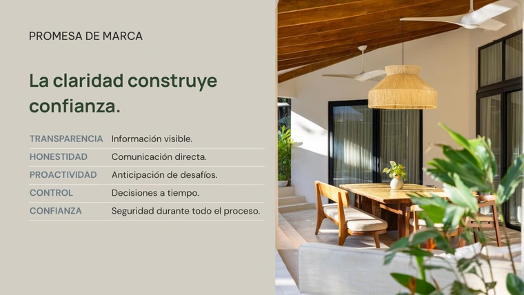 Lámina "Promesa de marca": la claridad construye confianza, con sus cinco valores junto a un espacio terminado